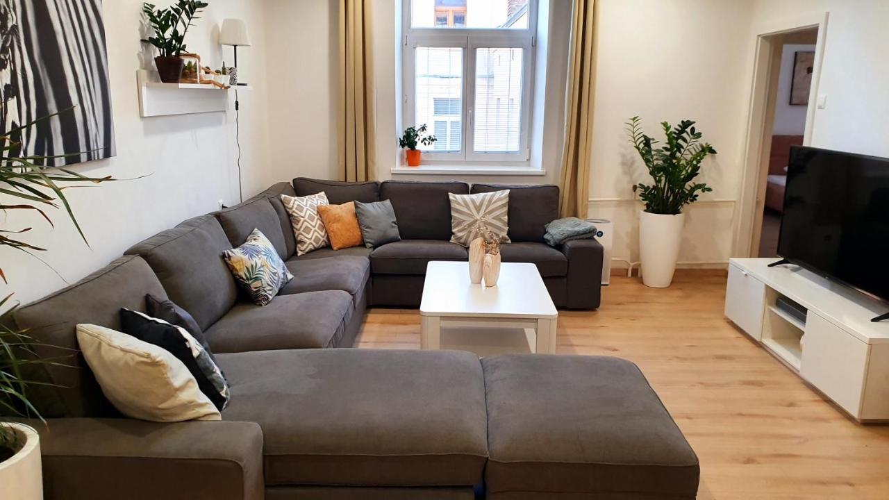 Le Monde Apartment Bratislava - Amazing 5Bdr In Downtown Экстерьер фото