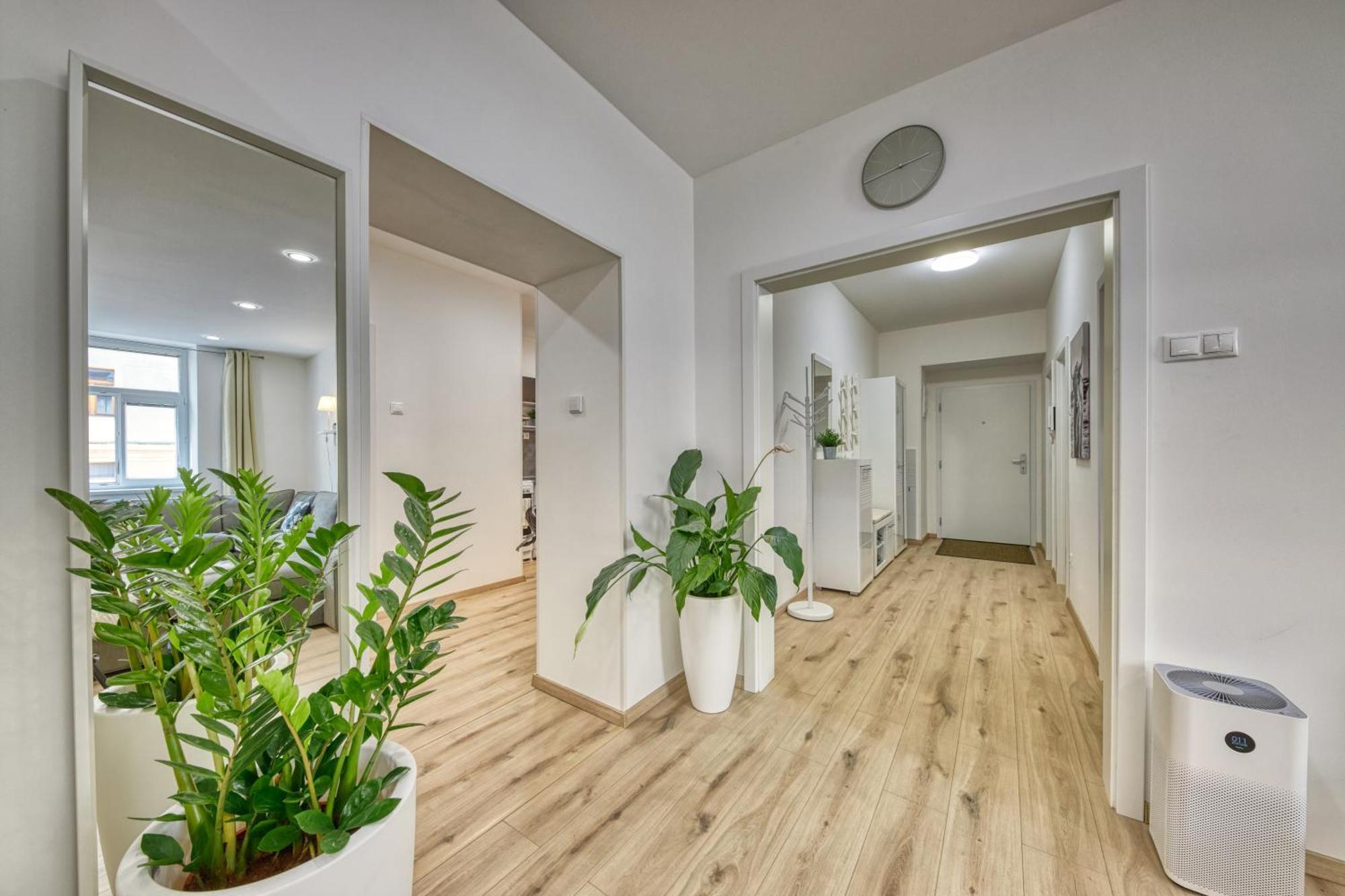 Le Monde Apartment Bratislava - Amazing 5Bdr In Downtown Экстерьер фото