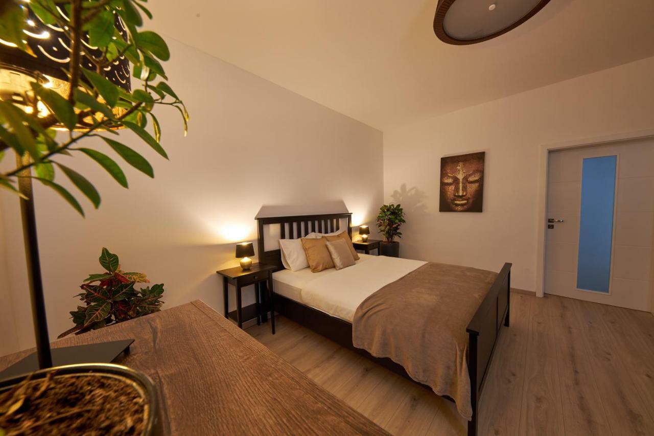 Le Monde Apartment Bratislava - Amazing 5Bdr In Downtown Экстерьер фото