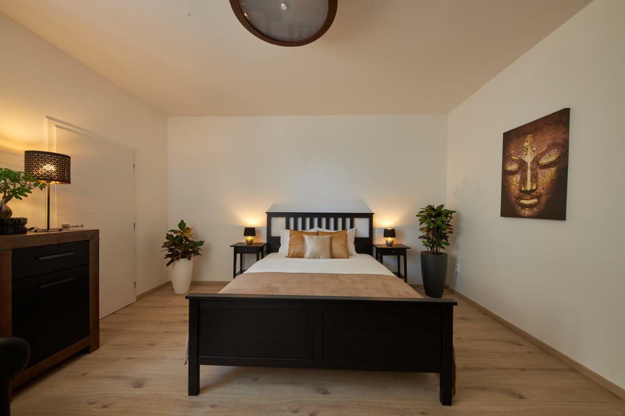 Le Monde Apartment Bratislava - Amazing 5Bdr In Downtown Экстерьер фото